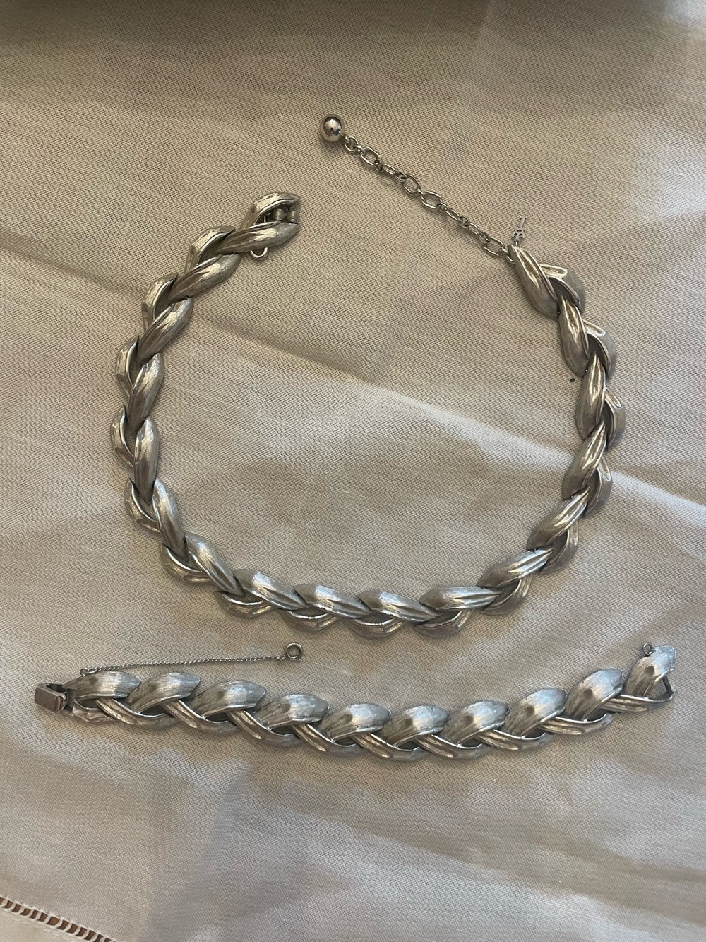 Vintage Crown Trifari silverton necklace and bracelet set